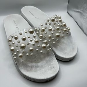 Madden Girl Pearl slides
